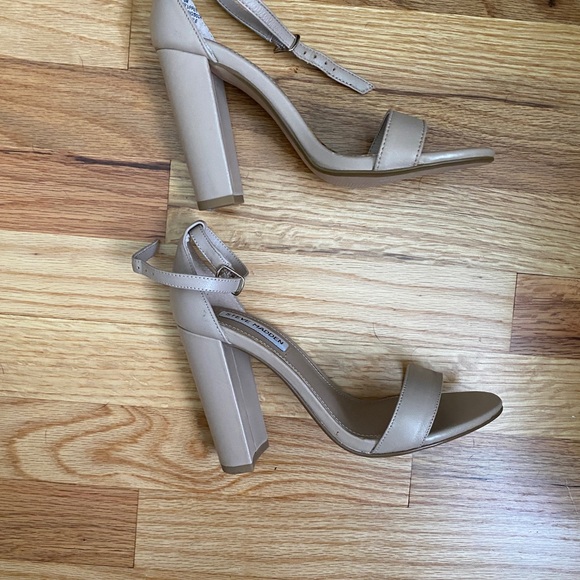 Steve Madden Carrson block heel size 6. - Picture 12 of 16